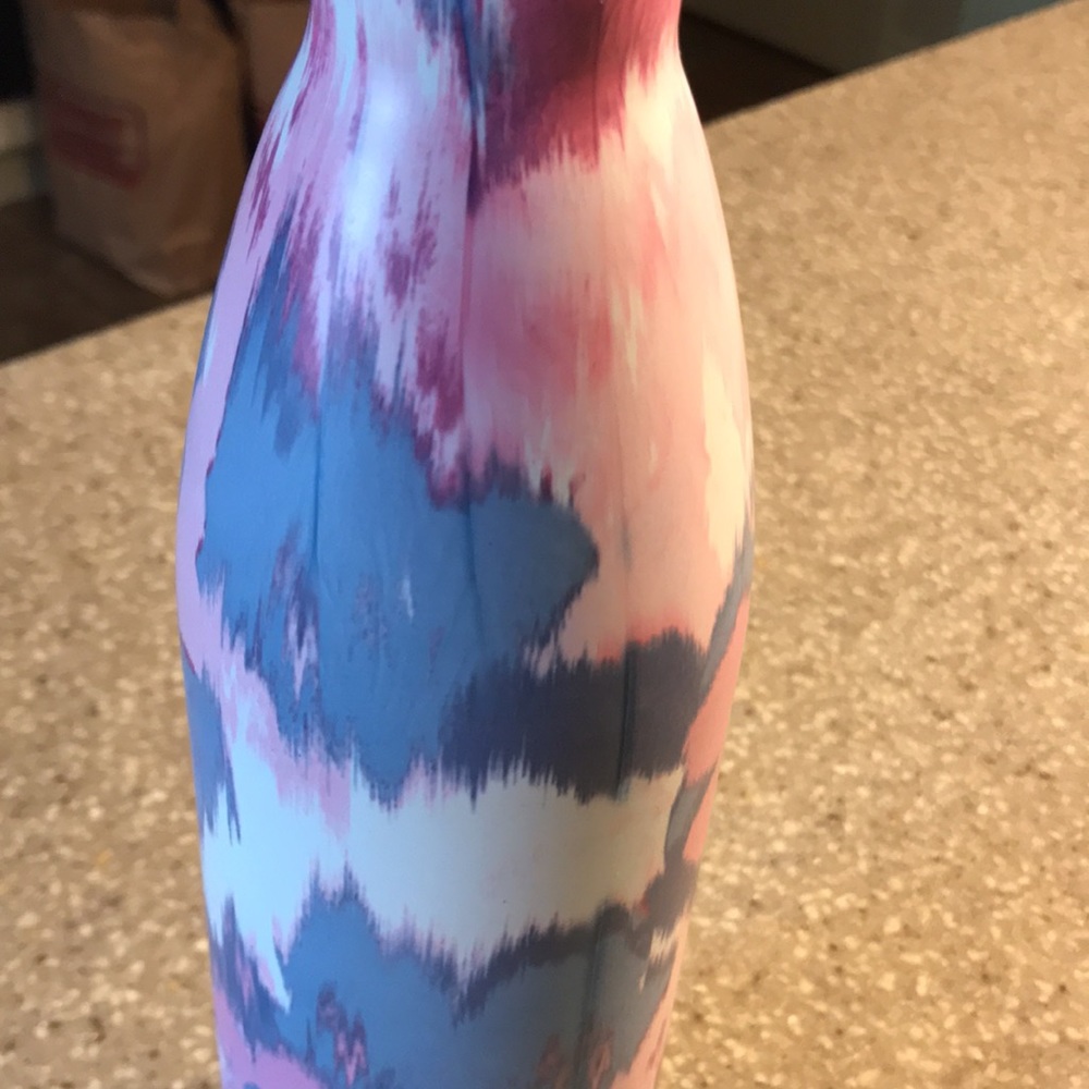Swell thermos. Beautiful design. Keep liquids cold for 24 hrs - Picture 2 of 2
